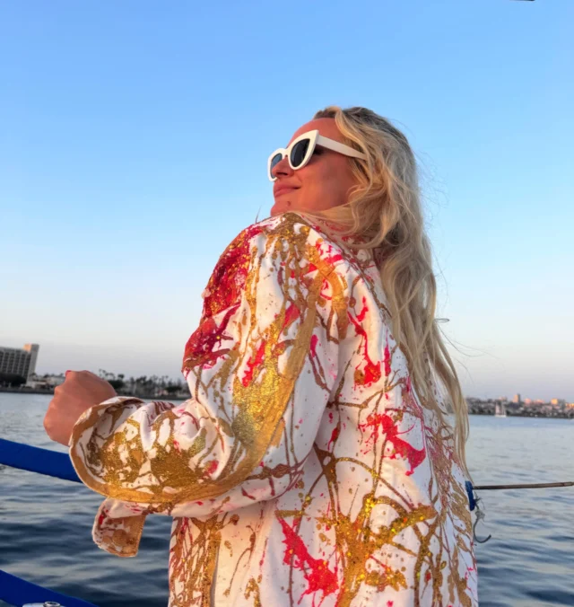 VICTORIA MOZGOVAYA – Clothes & Accessories